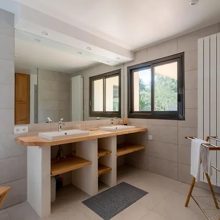 La Boussole- Wifi - Parking - Jardin Порнише